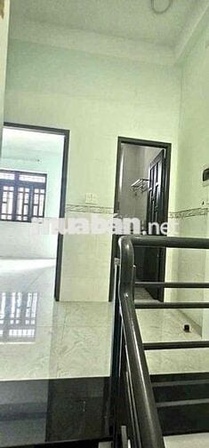 Cho Thuê Nhà Lầu Nguyên Căn 100m2 Có: 3pn Bên Trường Học Đông Hoà