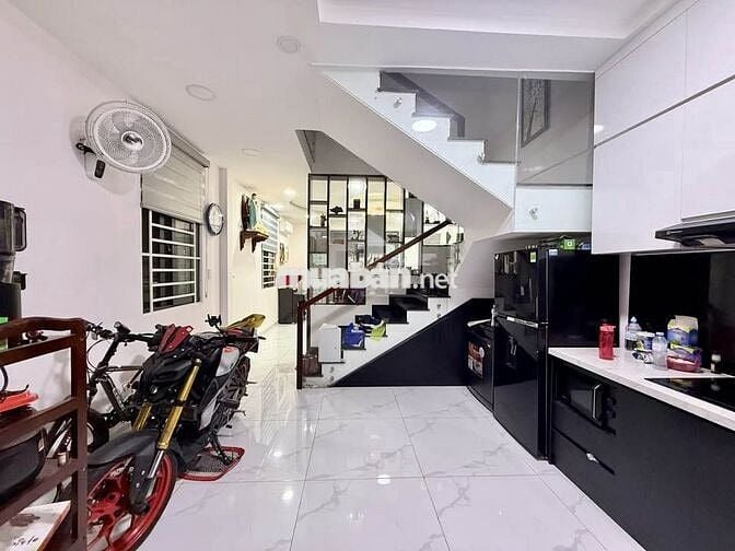 BÁN NHÀ NƠ TRANG LONG - SÁT MẶT TIỀN - 60M2 - NGANG 4,2m - CHỈ 7.x TỶ.