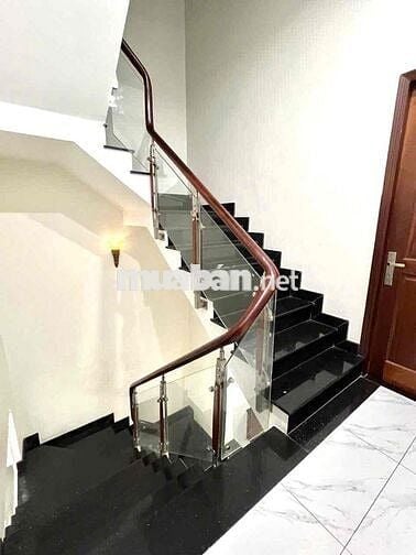 Cho thuê nhà lầu nguyên căn 100m2 có:  3pn nằm sau Big C - Đông Hoà