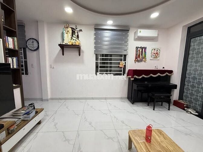 BÁN NHÀ NƠ TRANG LONG - SÁT MẶT TIỀN - 60M2 - NGANG 4,2m - CHỈ 7.x TỶ.