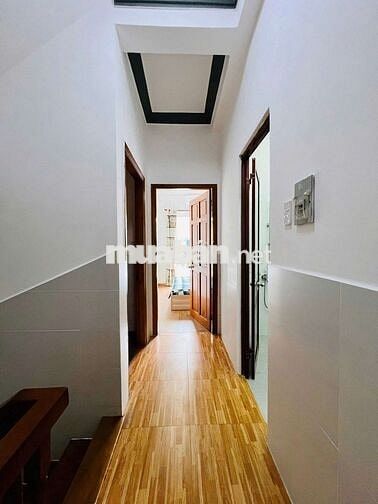 NHÀ KHU NỘI BỘ KHU VỰC AN NINH. CÓ CAMERA. HẺM XE TẢI. ÔTÔ VÔ TỚI NHÀ