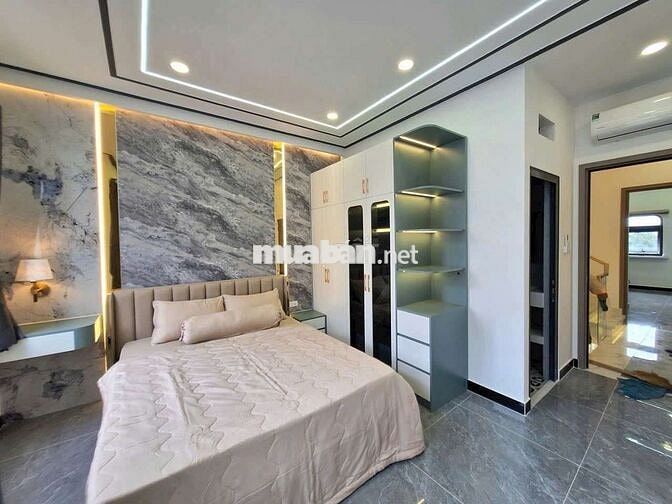 Nhà mới xây khu ngã tư ga, quận 12. Nhà 3 lầu +sthượng. Dt: 4×13,5m