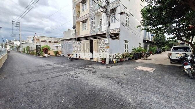 Nhà mới xây khu ngã tư ga, quận 12. Nhà 3 lầu +sthượng. Dt: 4×13,5m