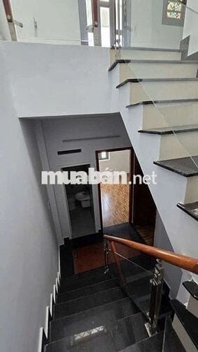 CẦN CHO THUÊ NHÀ VỊ TRÍ ĐẸP 5 TẦNG HXH KHU VỰC SẦM UẤT Đ. QUANG TRUNG