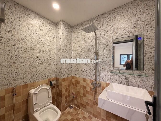 BÁN GẤP CHDV NGUYỄN XÍ - HẺM XE HƠI - 49,5M2 - 4 TẦNG BTCT- CHỈ 8.x TỶ