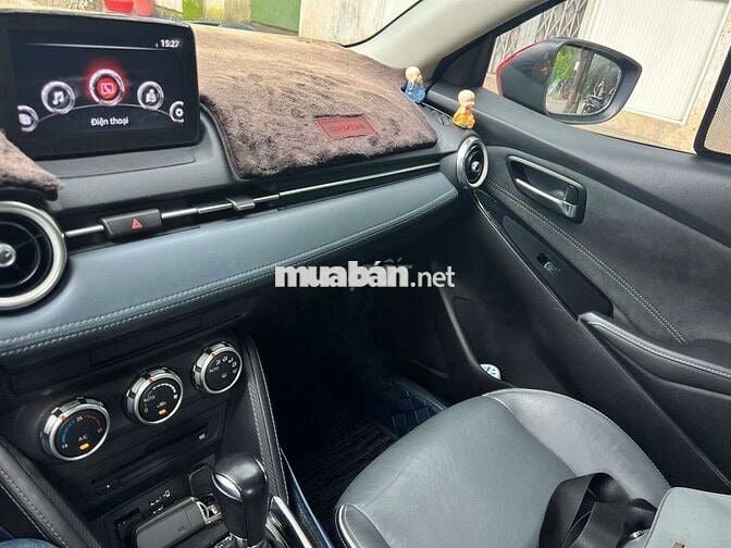 Mazda 2 Premium màu Đỏ