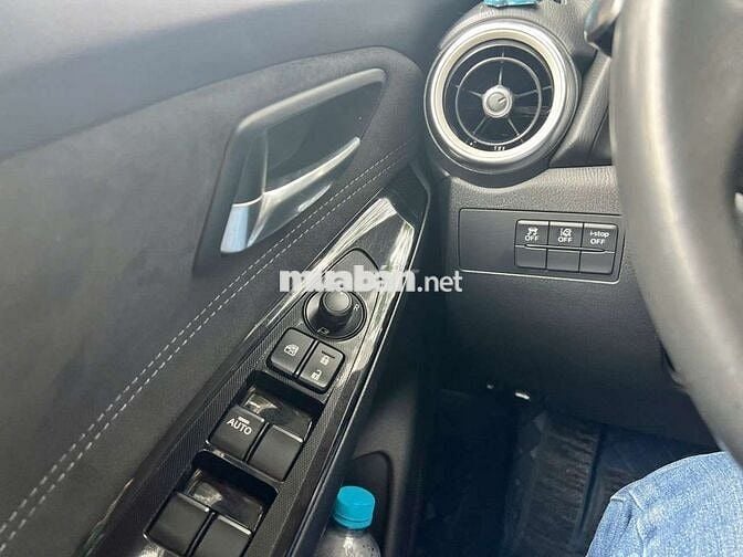 Mazda 2 Premium màu Đỏ