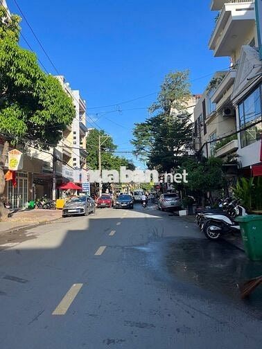 Toà nhà 5 tầng NGANG 6.6M - Mặt tiền ngay D2, đối diện GTVT