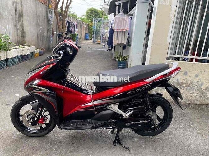 Honda Air Blade Fi Đỏ đen biển số thành phố