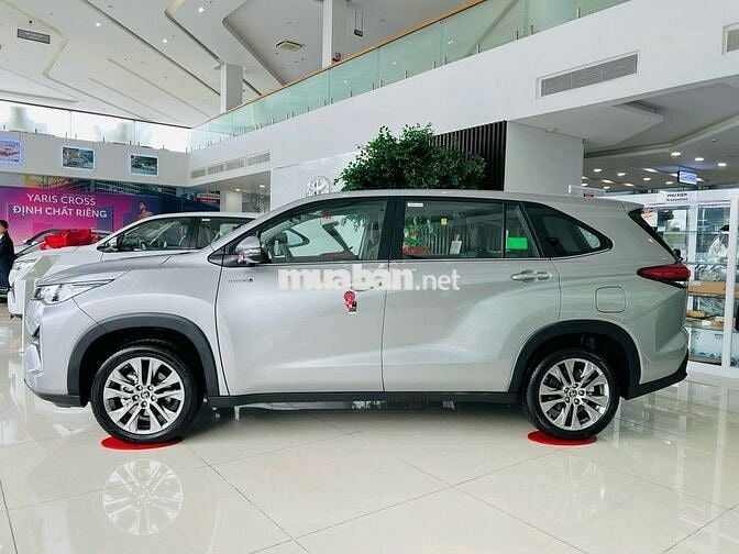 Toyota Innova Cross HEV giao ngay