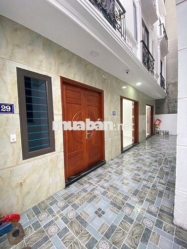 Nhà riêng 5,8 tỷ gần đại học công nghiệp ô tô đỗ cổng cách phố 40m