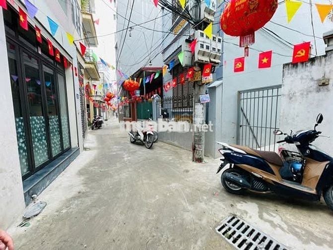 Nhà riêng 5,8 tỷ gần đại học công nghiệp ô tô đỗ cổng cách phố 40m