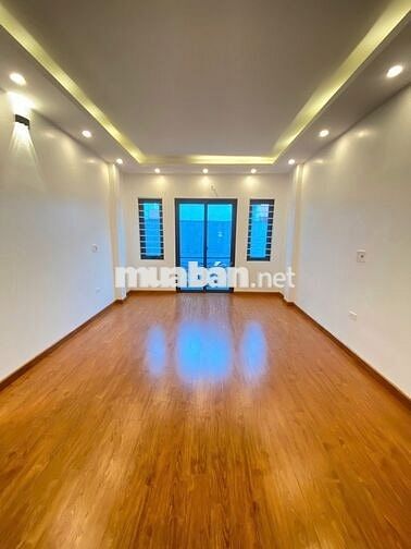 Nhà riêng 5,8 tỷ gần đại học công nghiệp ô tô đỗ cổng cách phố 40m