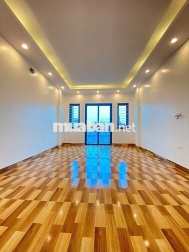 Nhà riêng 5,8 tỷ gần đại học công nghiệp ô tô đỗ cổng cách phố 40m