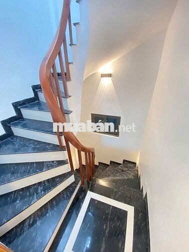 Nhà riêng 5,8 tỷ gần đại học công nghiệp ô tô đỗ cổng cách phố 40m