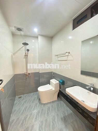 Nhà riêng 5,8 tỷ gần đại học công nghiệp ô tô đỗ cổng cách phố 40m