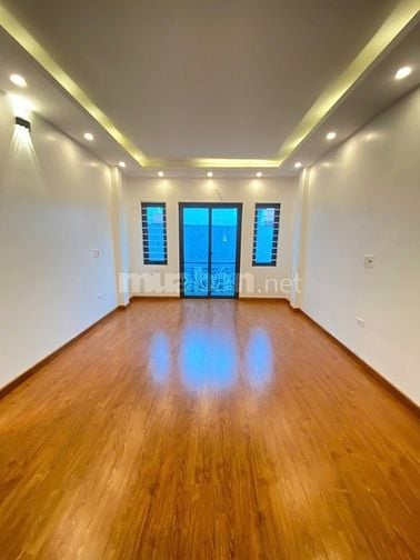 hà riêng mới xây ô tô đỗ cổng cách phố 40m gần chợ và trường học tại B