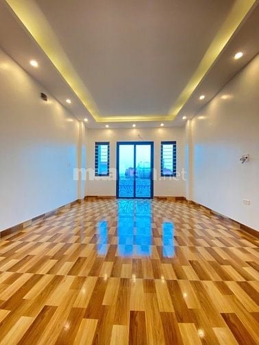 hà riêng mới xây ô tô đỗ cổng cách phố 40m gần chợ và trường học tại B