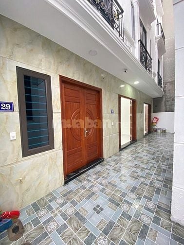 hà riêng mới xây ô tô đỗ cổng cách phố 40m gần chợ và trường học tại B