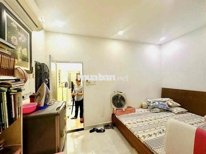 Nhà Lầu 880Triệu Cho Thuê 8 Triệu/tháng ngay Chợ Công Nhân Bình Chánh