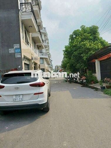 Nhà mới cho thuê 1 trệt 3 lầu, có 4pn,6wc. Hẻm xe hơi, không ngập nước