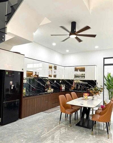 ngộp. bán gấp trong tuần – giảm sâu còn 1,883 tỷ. 4PN/3WC. Hiếm có