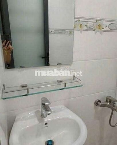 Nhà mới cho thuê 1 trệt 3 lầu, có 4pn,6wc. Hẻm xe hơi, không ngập nước