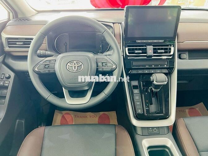 Innova Cross 2.0G 2025 giao xe tháng 12/2025