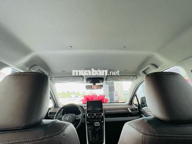 Innova Cross 2.0G 2025 giao xe tháng 12/2025