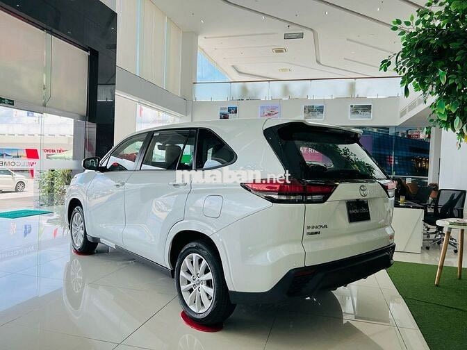 Innova Cross 2.0G 2025 giao xe tháng 12/2025