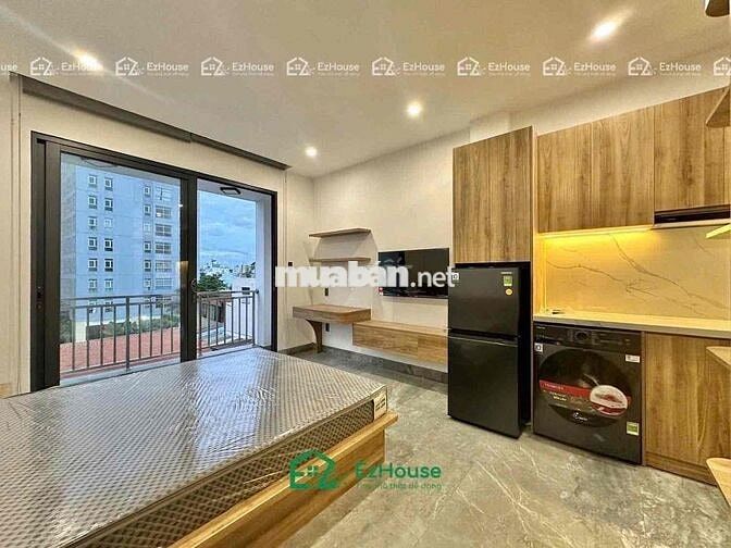 Cho thuê siêu phẩm ban công full nội thất cực kì thoáng mát ngay Q1