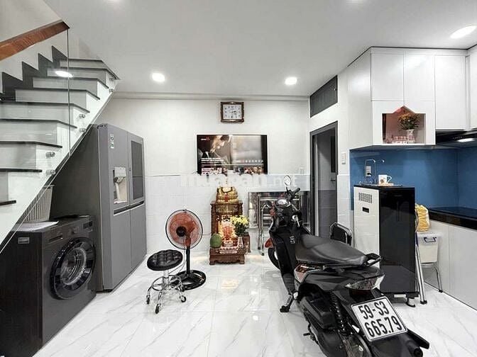 SIÊU HIẾM GIÁP QUẬN 1 – 4 TẦNG NỘI THẤT XỊN, CHỈ NHỈNH 4 TỶ!