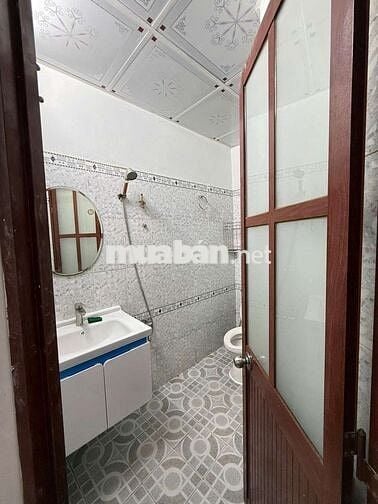 Nhà trung tâm quận 10 , thuận tiện đi làm , đi chơi v.v.v