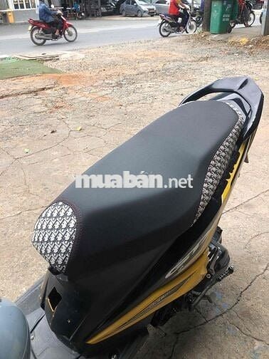 Yamaha Luvias Đen vàng