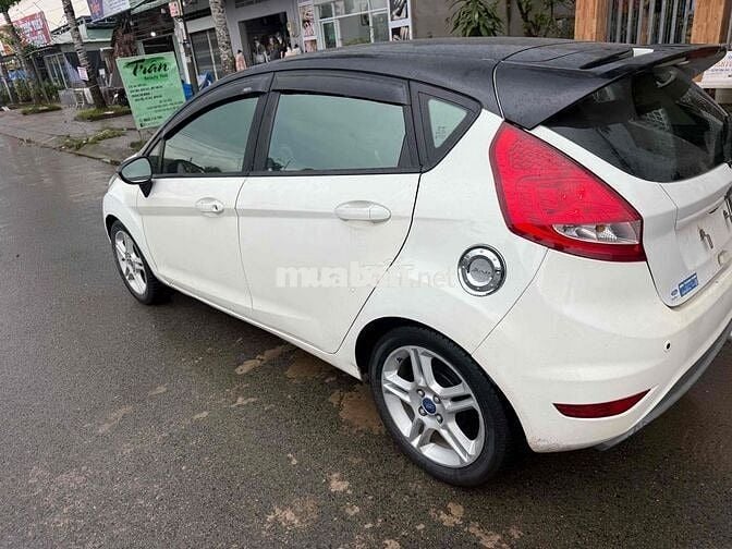 Ford Fiesta 2011 1.6 AT Hatchback - 112000 km