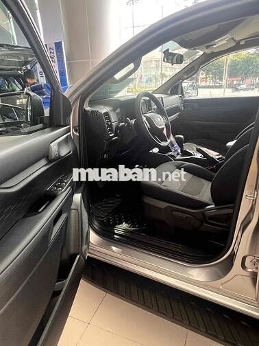 Ford Ranger 2025 XLS AT Bạc khuyến mãi trước bạ