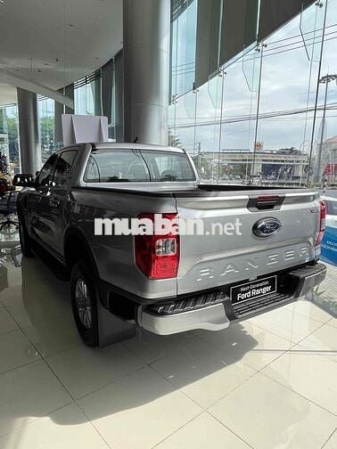 Ford Ranger 2025 XLS AT Bạc khuyến mãi trước bạ