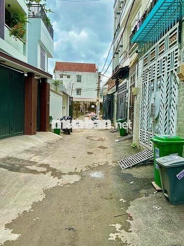 BÁN NHÀ 3T, CHỈ 6,2TỶ DT 5x20 100m² MT ĐS7 – HBP QL13, ÔTÔ  TRÁNH