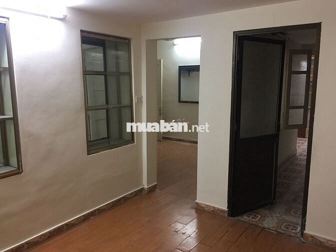 Tập thể 70m2 2 phòng ngủ Tôn Thất Tùng Đống Đa