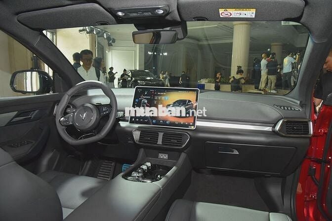 VinFast VF8 - Xe Sẵn Các Màu Giao Ngay