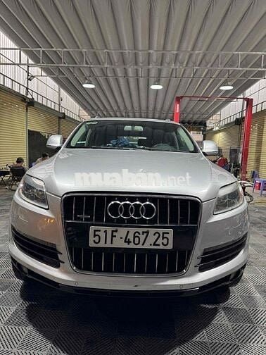 Audi Q7 SUV màu Bạc