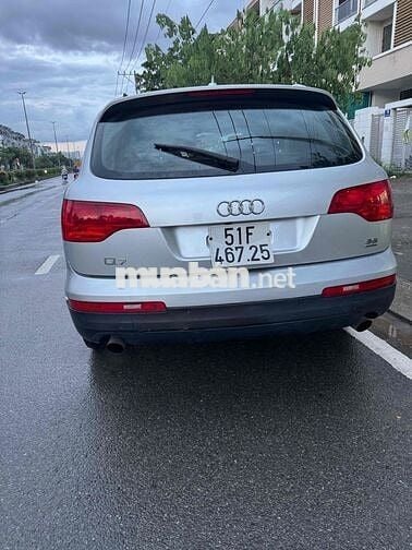Audi Q7 SUV màu Bạc