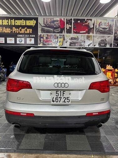Audi Q7 SUV màu Bạc