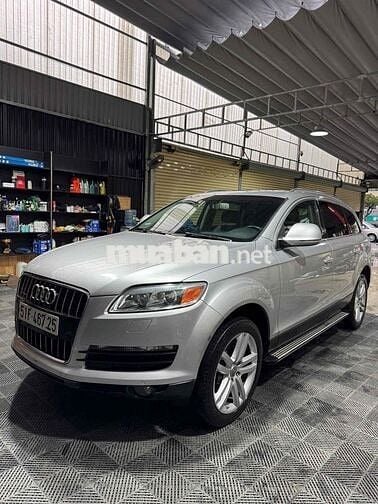 Audi Q7 SUV màu Bạc