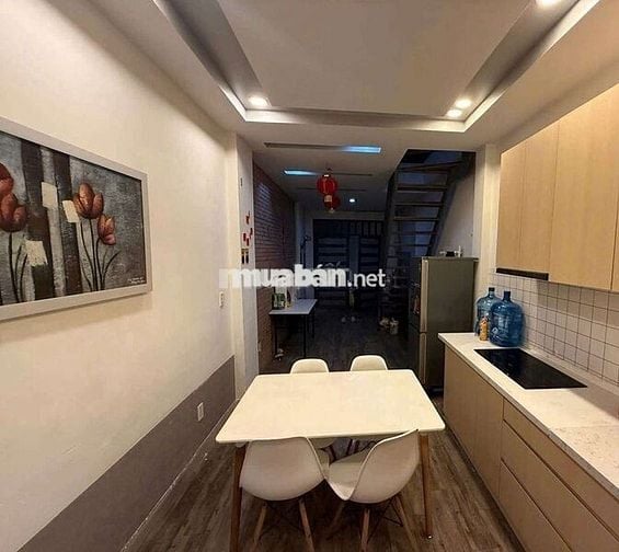 NHÀ HẺM BA GÁC.THÔNG RA ĐƯỢC NHIỀU HẺM.SÁT CHỢ.KHU VỰC AN NINH.