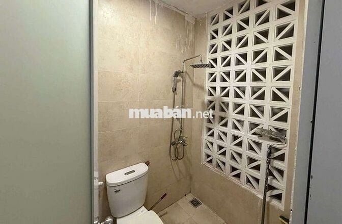 NHÀ HẺM BA GÁC.THÔNG RA ĐƯỢC NHIỀU HẺM.SÁT CHỢ.KHU VỰC AN NINH.