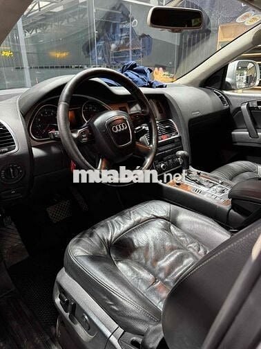 Audi Q7 SUV màu Bạc