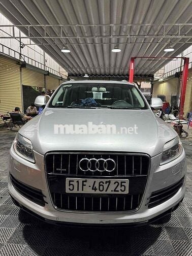 Audi Q7 SUV màu Bạc