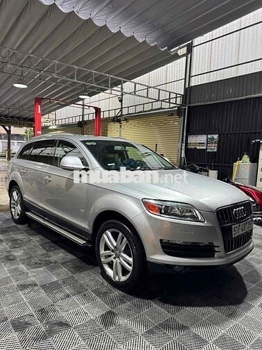 Audi Q7 SUV màu Bạc
