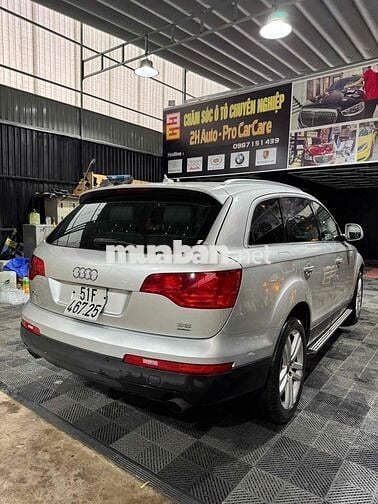 Audi Q7 SUV màu Bạc